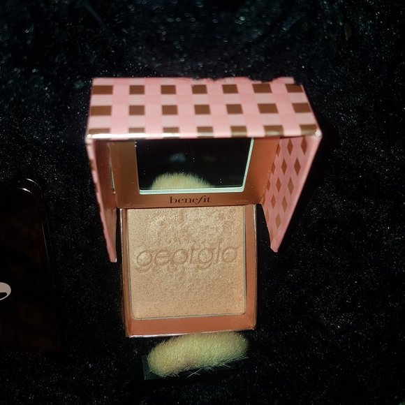 Lys Bronzer and Benefit Georgia Peach Highlighter - Picture 3 of 4